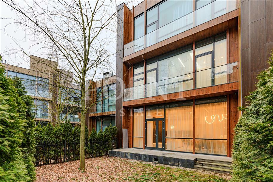 2-этажный таунхаус 250 м² с отделкой