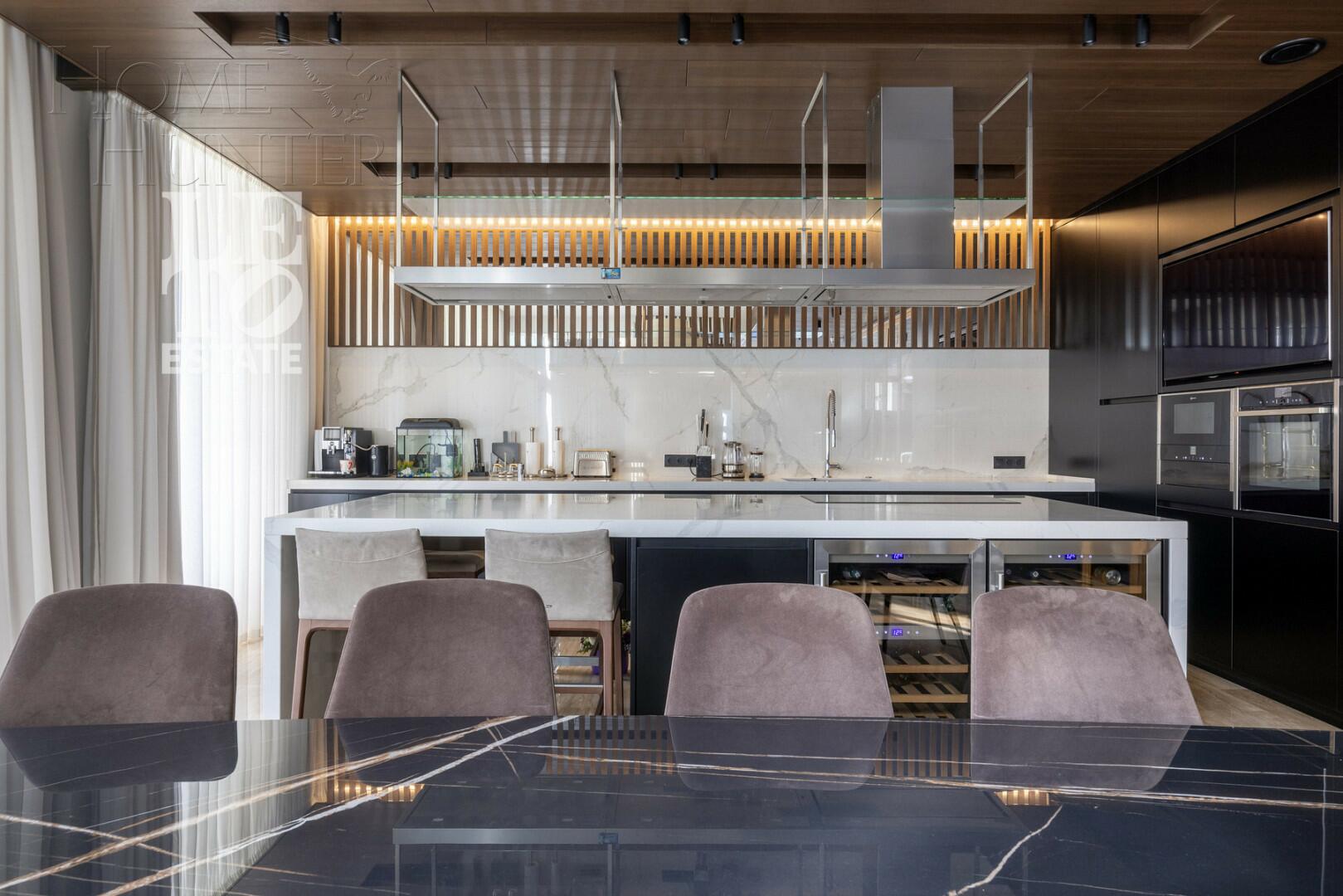 3-этажный коттедж 550 м² с отделкой