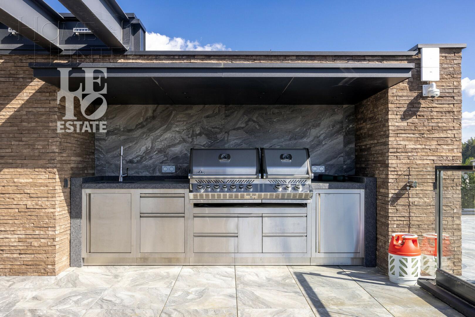 3-этажный коттедж 550 м² с отделкой