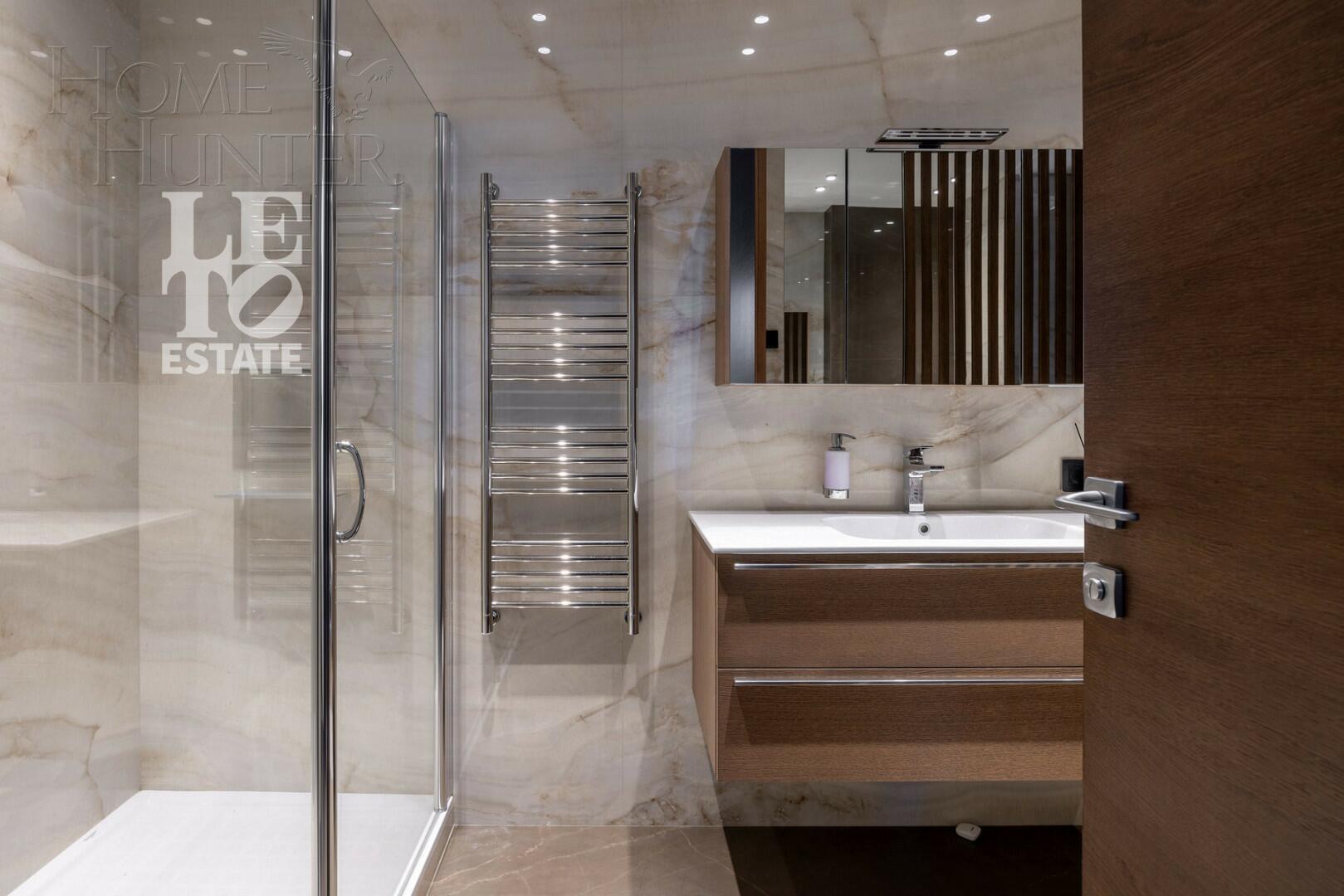 3-этажный коттедж 550 м² с отделкой