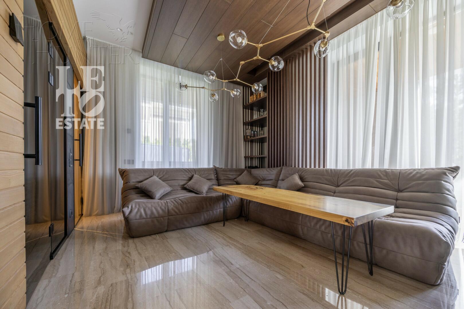 3-этажный коттедж 550 м² с отделкой