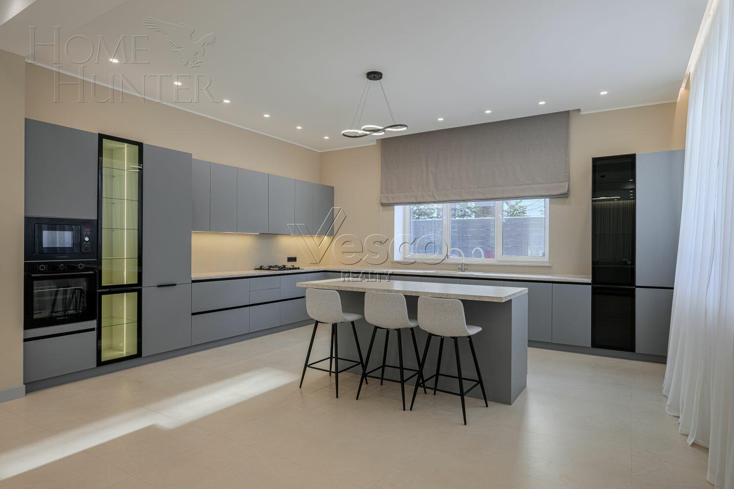 2-этажный коттедж 320 м² с отделкой