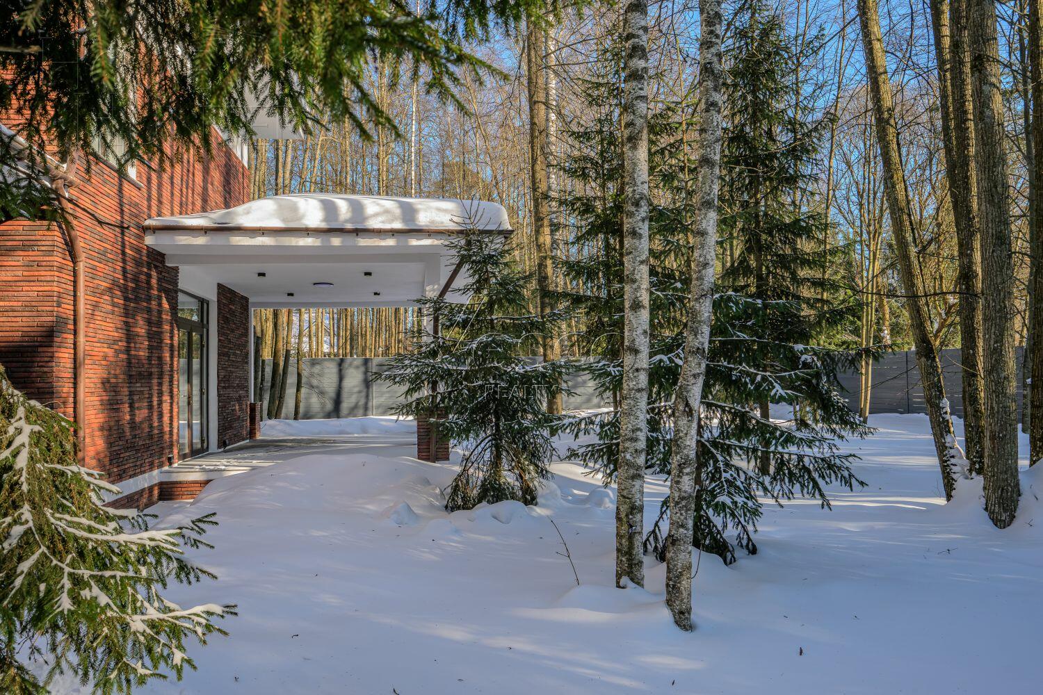 2-этажный коттедж 320 м² с отделкой