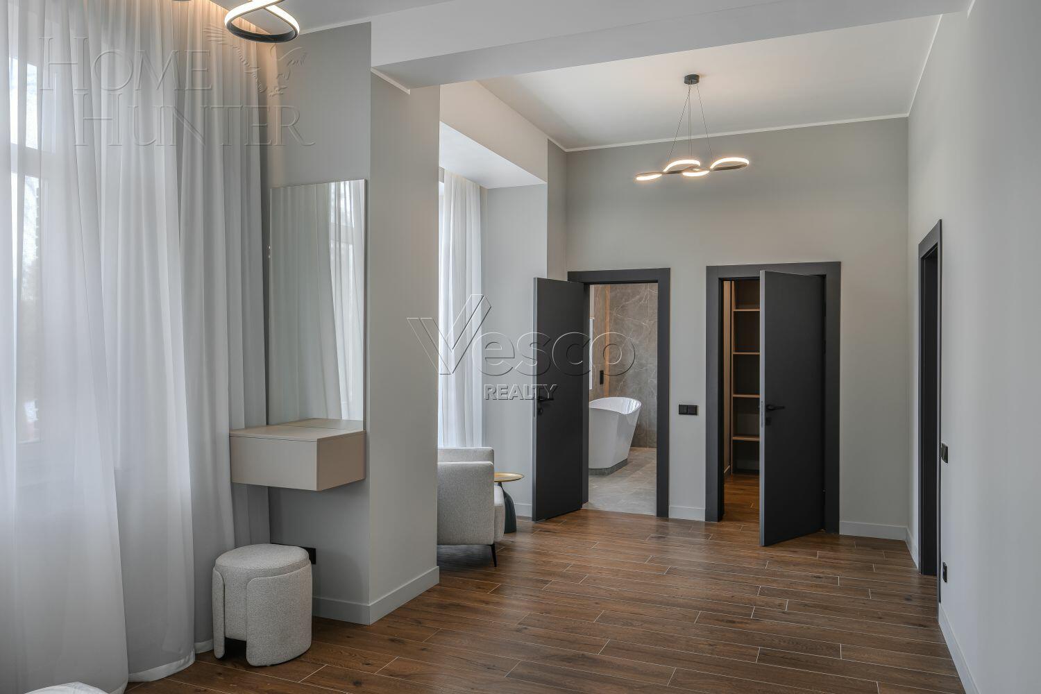 2-этажный коттедж 320 м² с отделкой