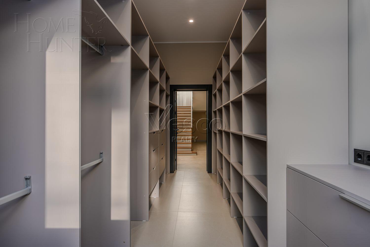 2-этажный коттедж 320 м² с отделкой