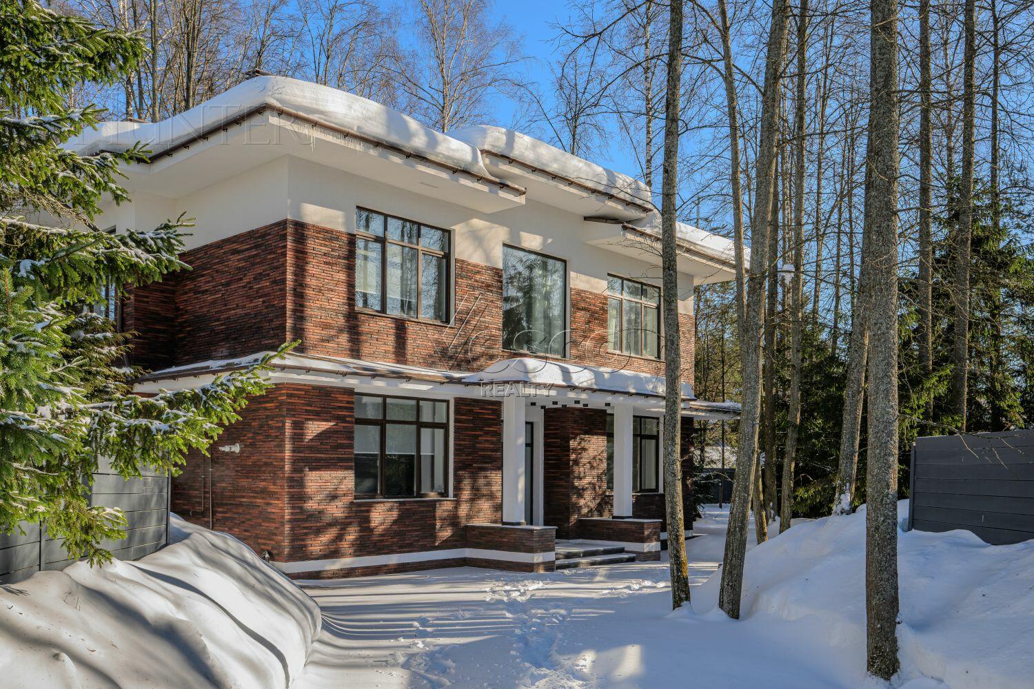 2-этажный коттедж 320 м² с отделкой