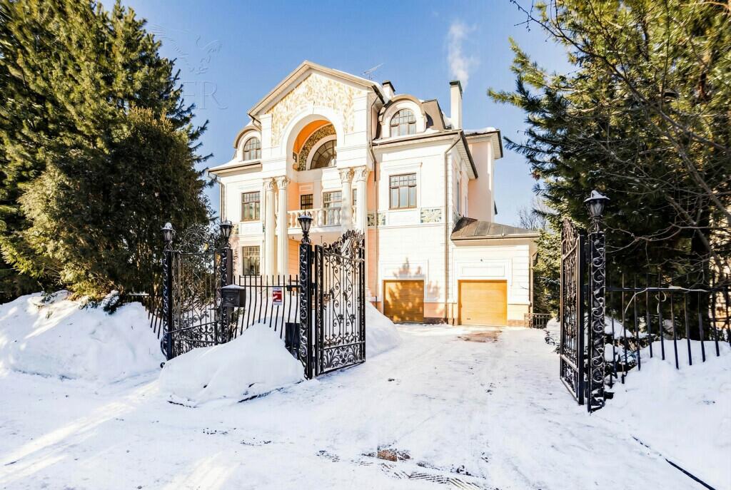 3-этажный коттедж 776 м² с отделкой