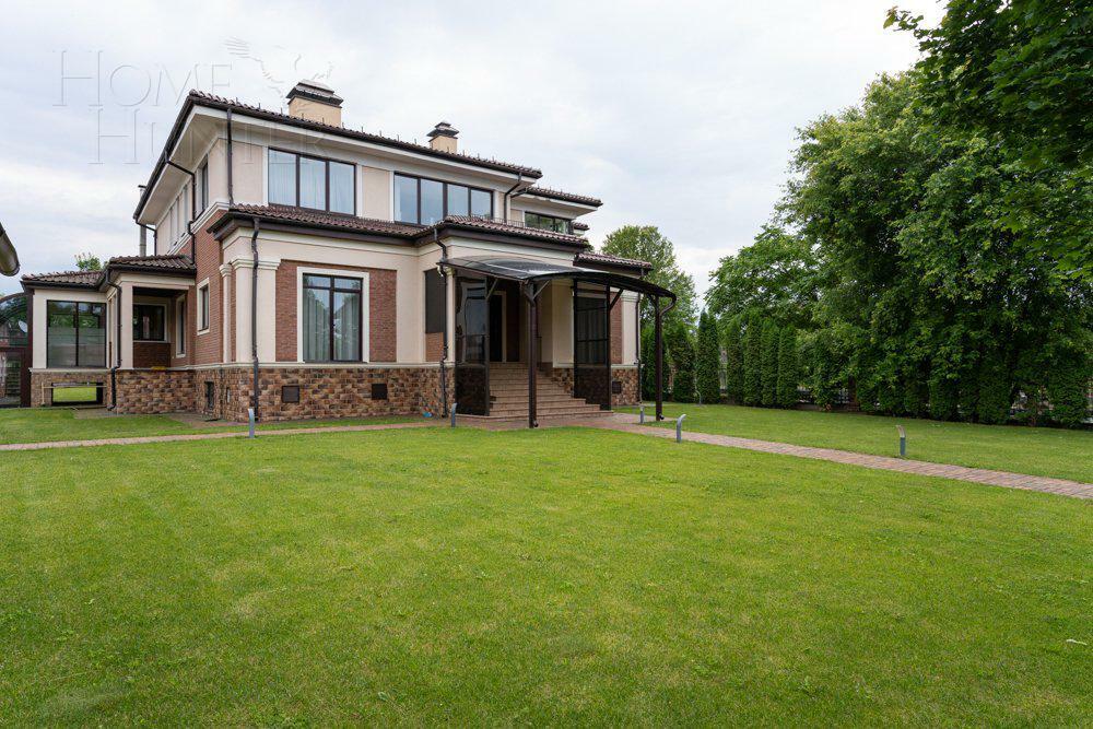 2-этажный коттедж 593 м² с отделкой