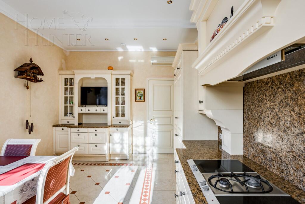 3-этажный коттедж 776 м² с отделкой