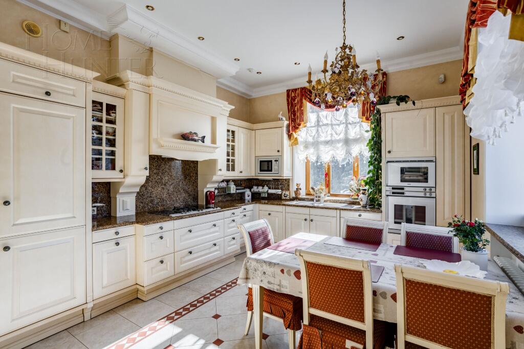 3-этажный коттедж 776 м² с отделкой