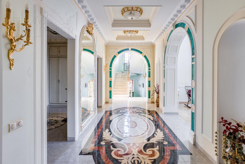 3-этажный коттедж 776 м² с отделкой