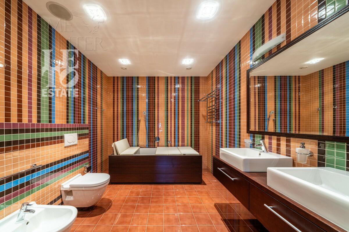 3-этажный коттедж 468 м² с отделкой