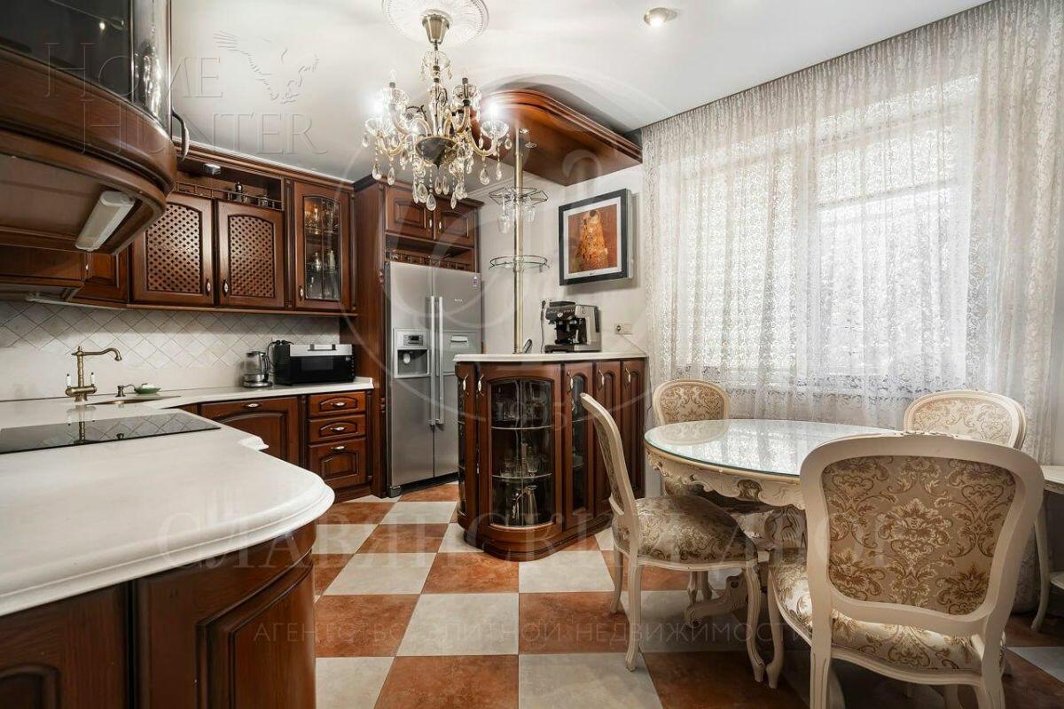 3-этажный коттедж 460 м² с отделкой