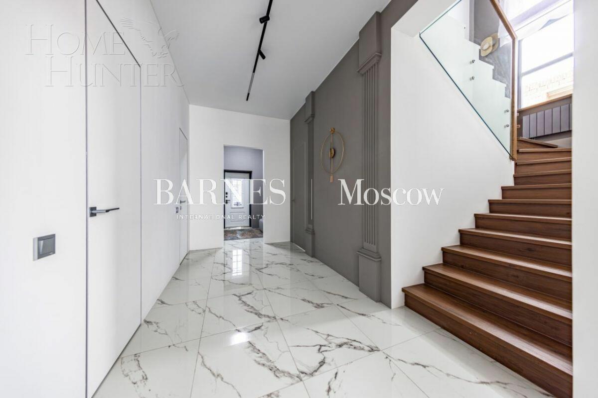 2-этажный коттедж 240 м² с отделкой