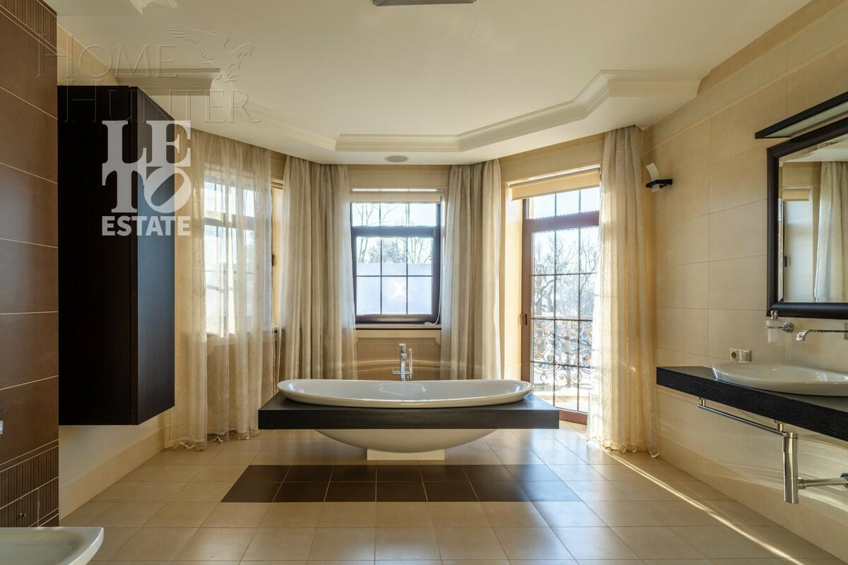 3-этажный коттедж 468 м² с отделкой