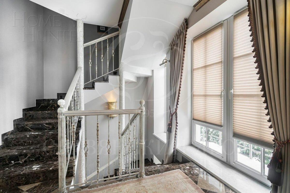 3-этажный коттедж 460 м² с отделкой