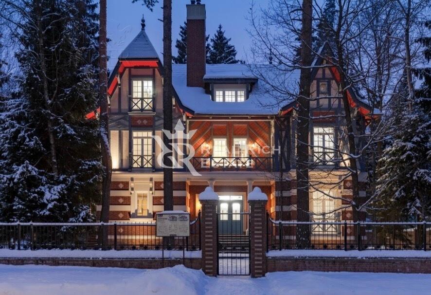 2-этажный коттедж 355 м² с отделкой