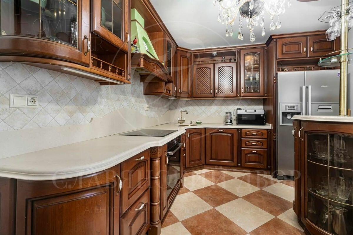 3-этажный коттедж 460 м² с отделкой