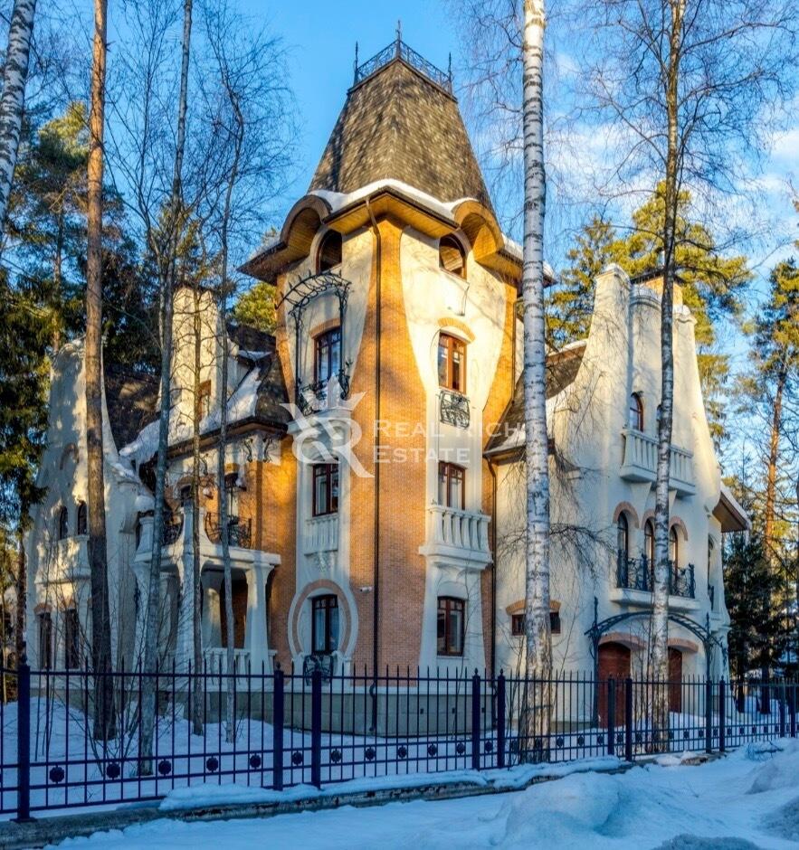 2-этажный коттедж 687 м² с отделкой