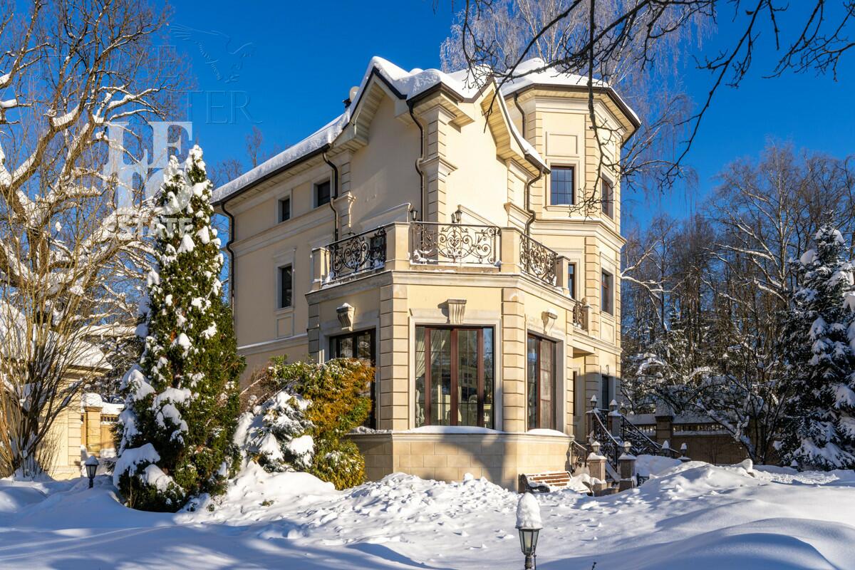 3-этажный коттедж 468 м² с отделкой