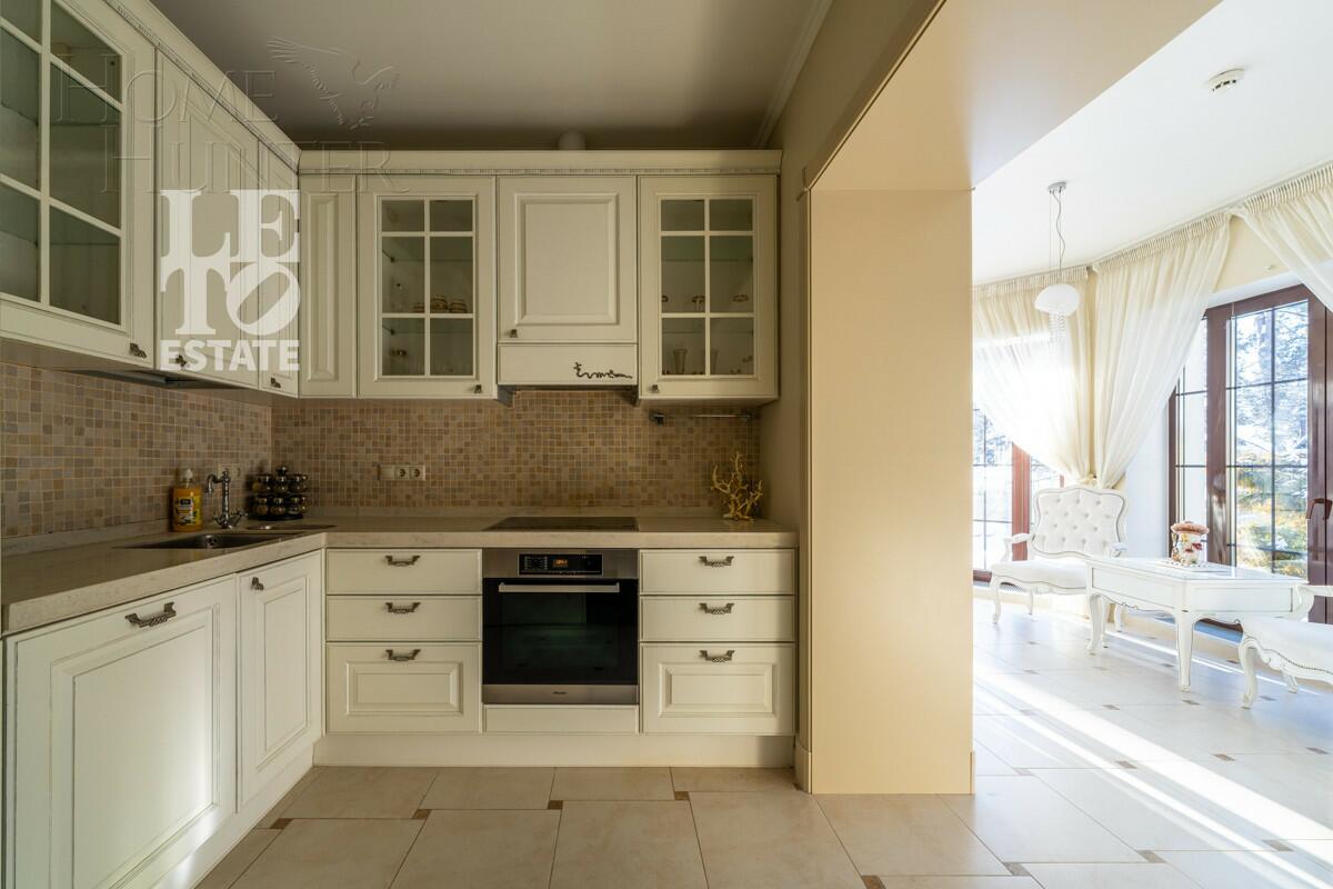 3-этажный коттедж 468 м² с отделкой