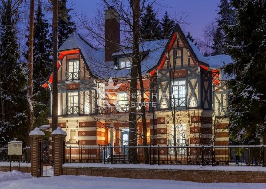 2-этажный коттедж 355 м² с отделкой