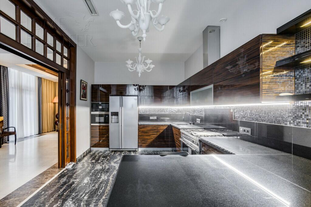 КОТТЕДЖ 1 510 м² с отделкой