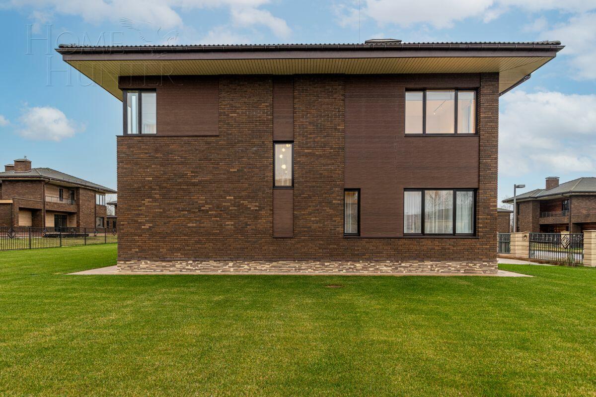 2-этажный коттедж 323 м² с отделкой