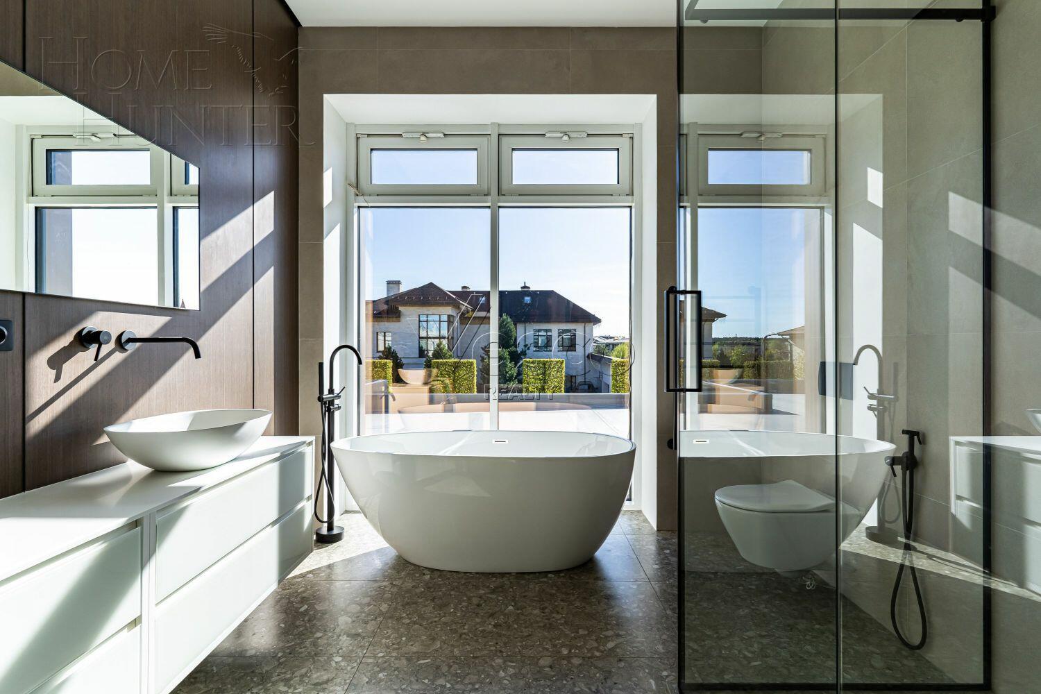 2-этажный коттедж 1 100 м² с отделкой