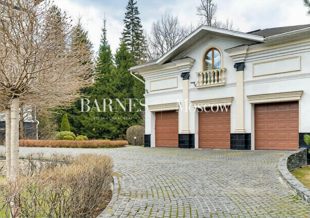 2-этажный коттедж 1 100 м² с отделкой