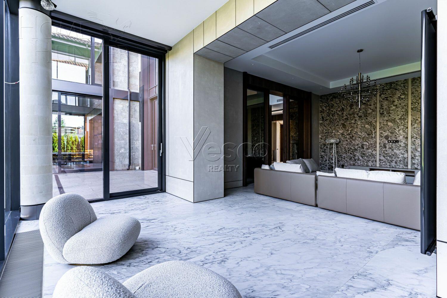 2-этажный коттедж 1 100 м² с отделкой