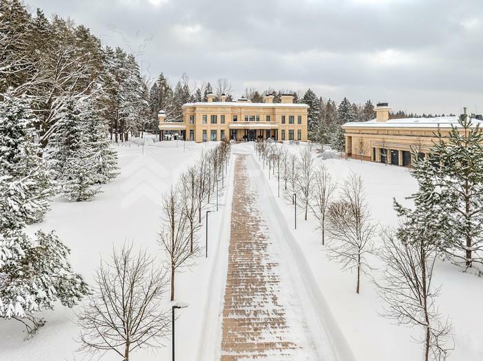 2-этажный коттедж 2 000 м² с отделкой