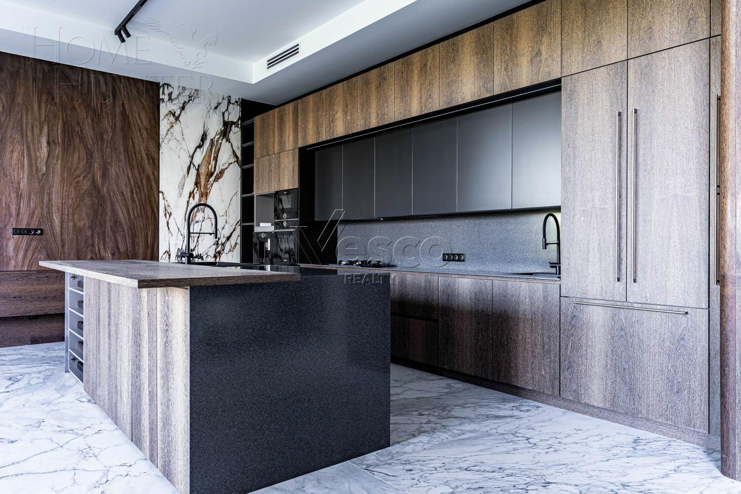 2-этажный коттедж 1 100 м² с отделкой