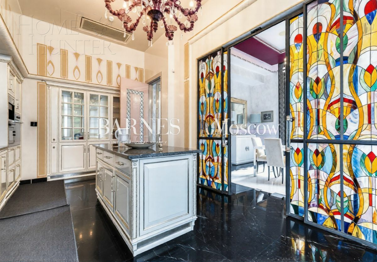 2-этажный коттедж 1 100 м² с отделкой