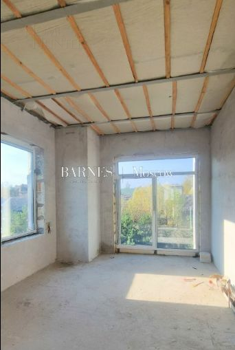 3-этажный таунхаус 600 м² без отделки