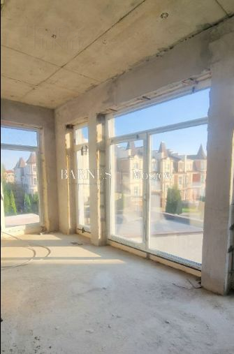 3-этажный таунхаус 600 м² без отделки