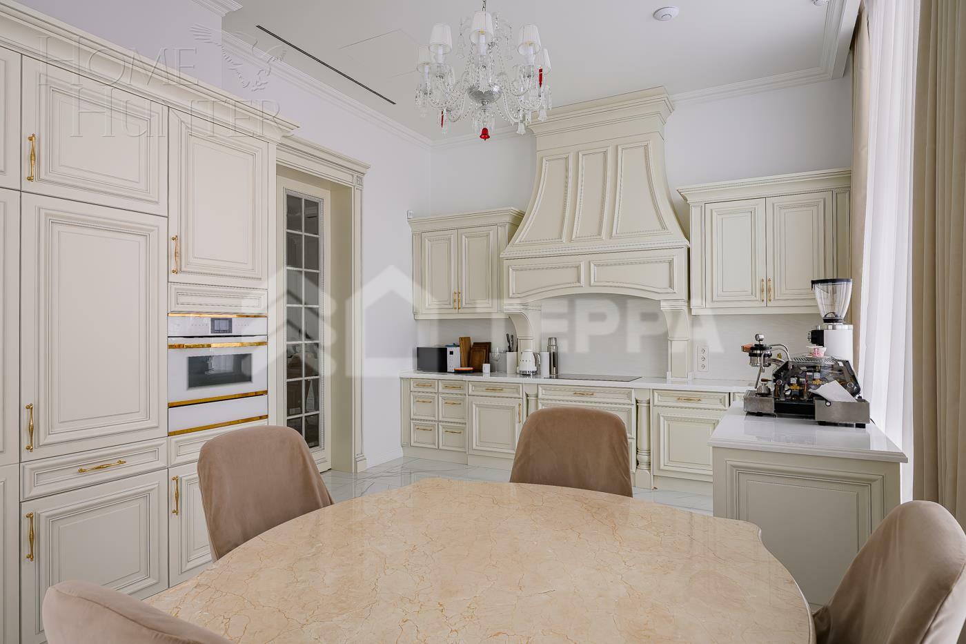 2-этажный коттедж 2 000 м² с отделкой