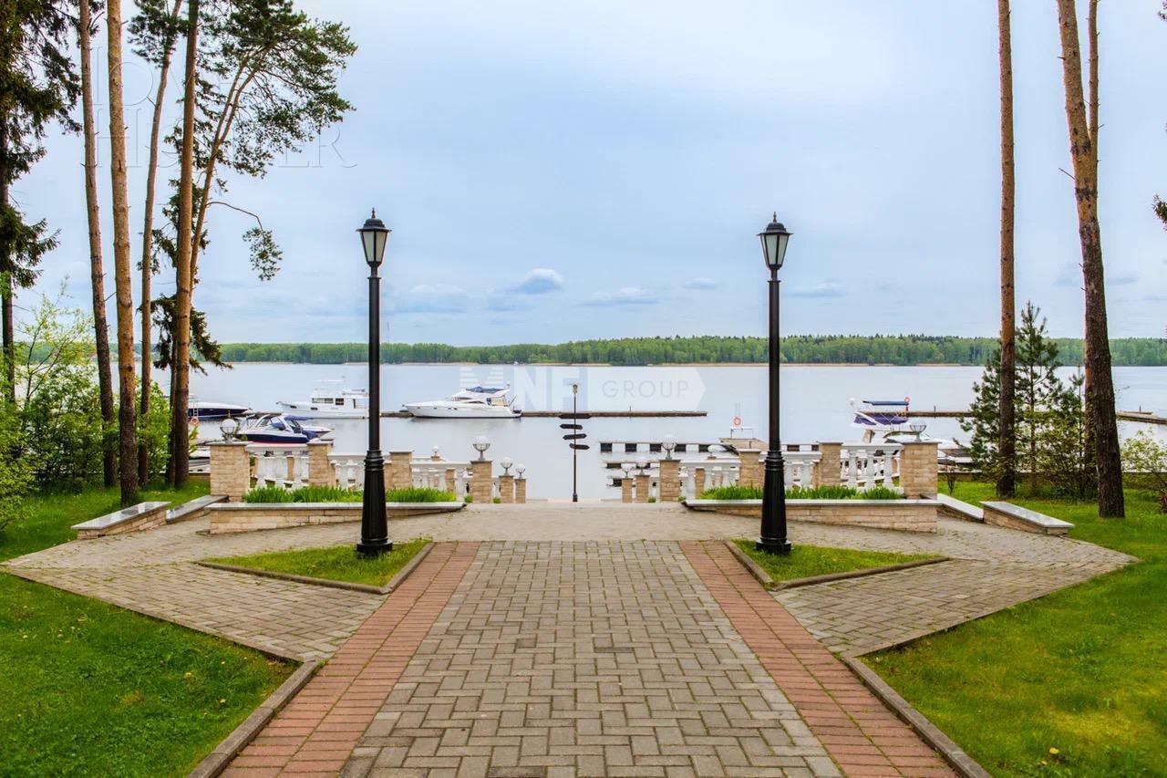 2-этажный коттедж 2 010 м² с отделкой