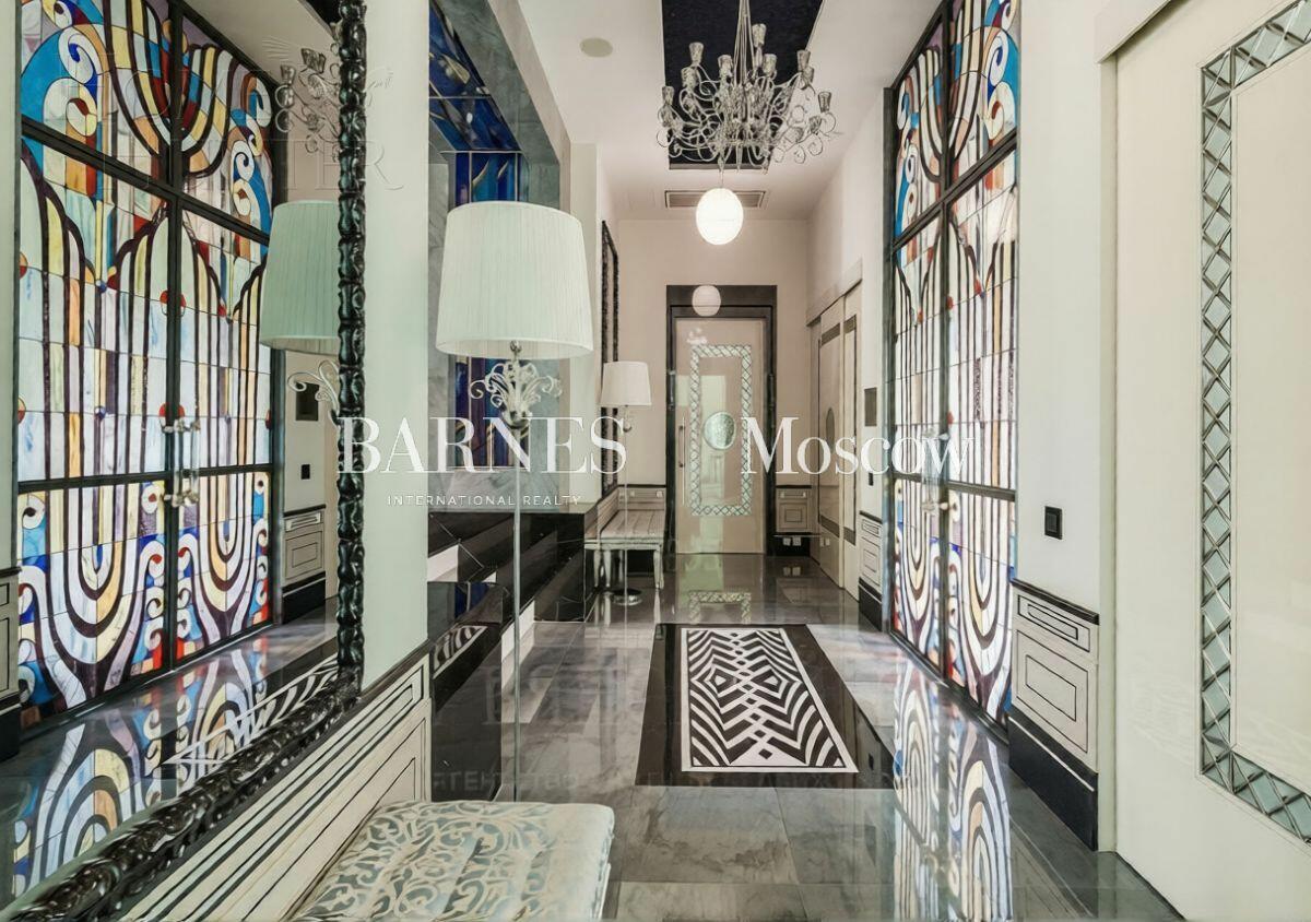 2-этажный коттедж 1 100 м² с отделкой