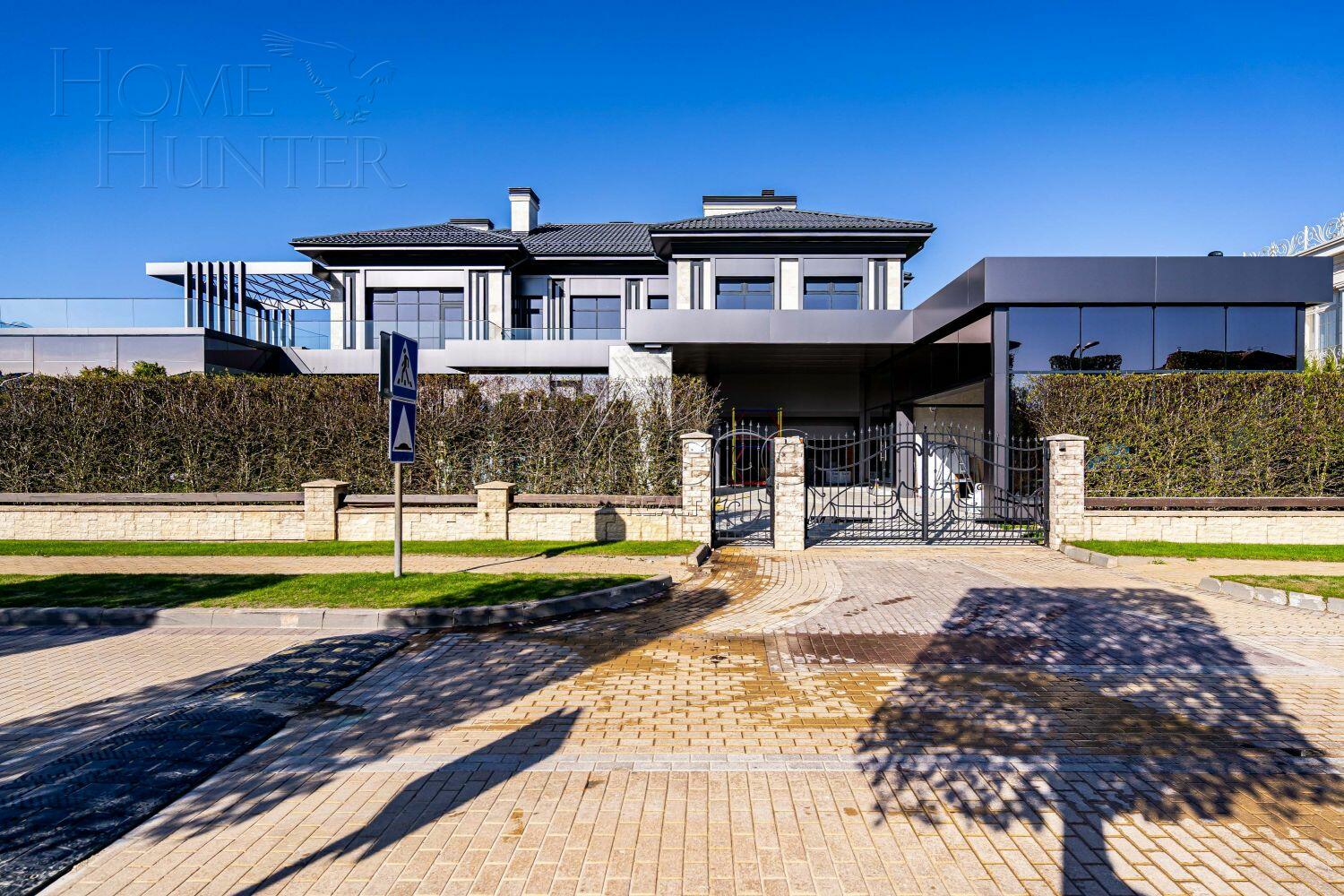 2-этажный коттедж 1 100 м² с отделкой