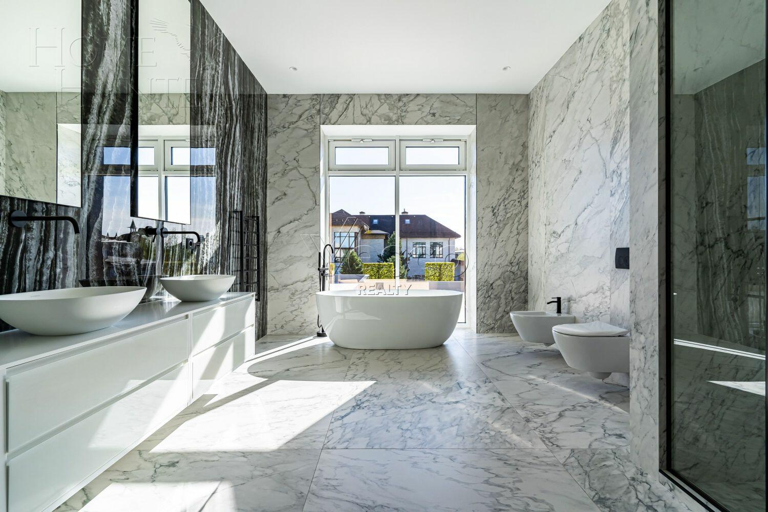 2-этажный коттедж 1 100 м² с отделкой