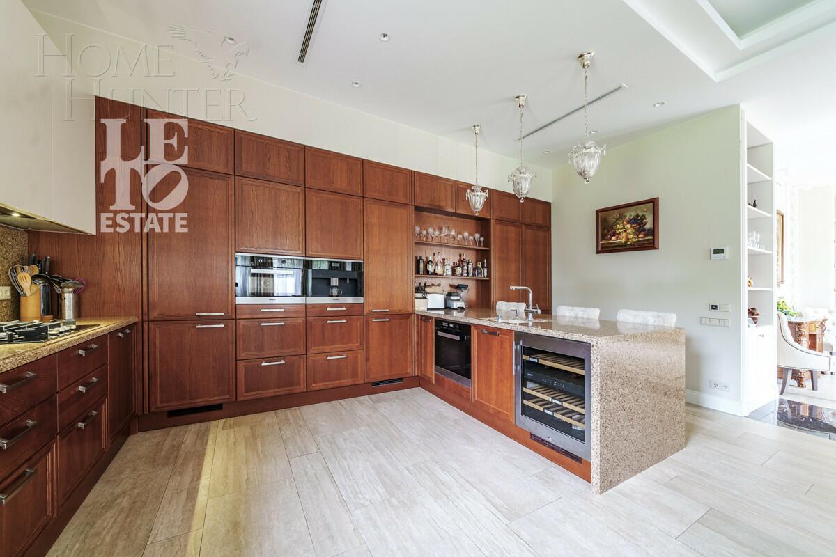 2-этажный коттедж 710 м² с отделкой