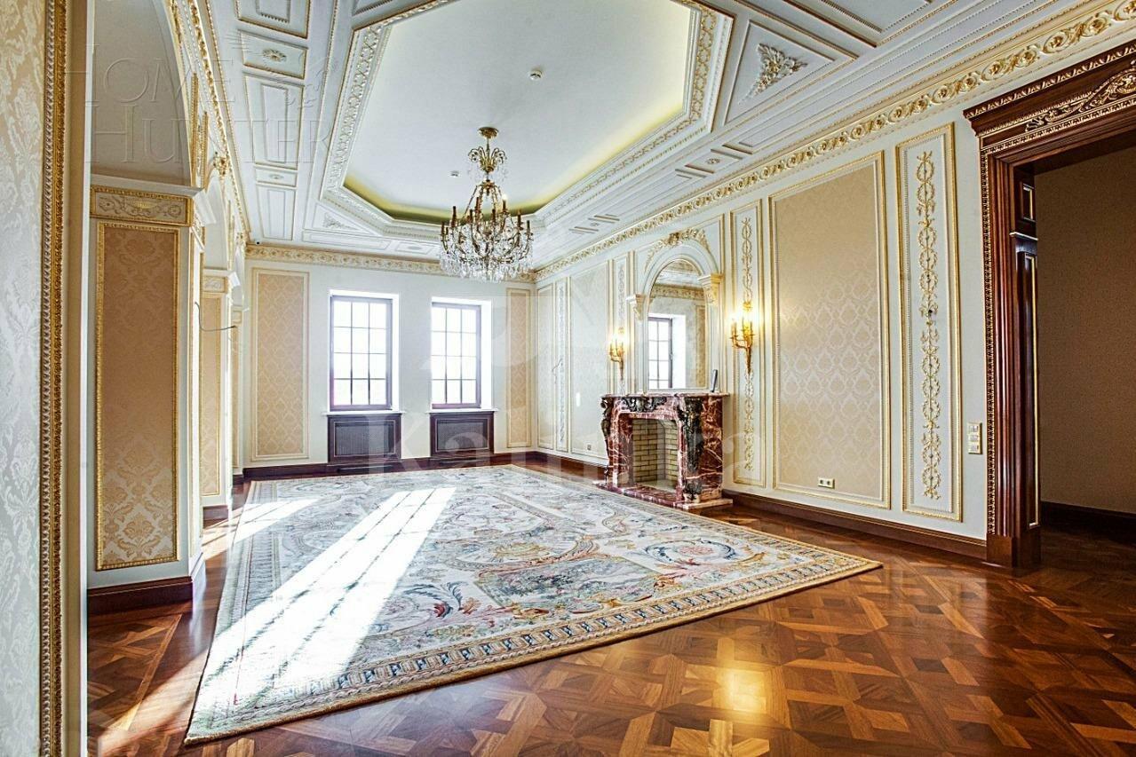 3-этажный коттедж 3 100 м² с отделкой