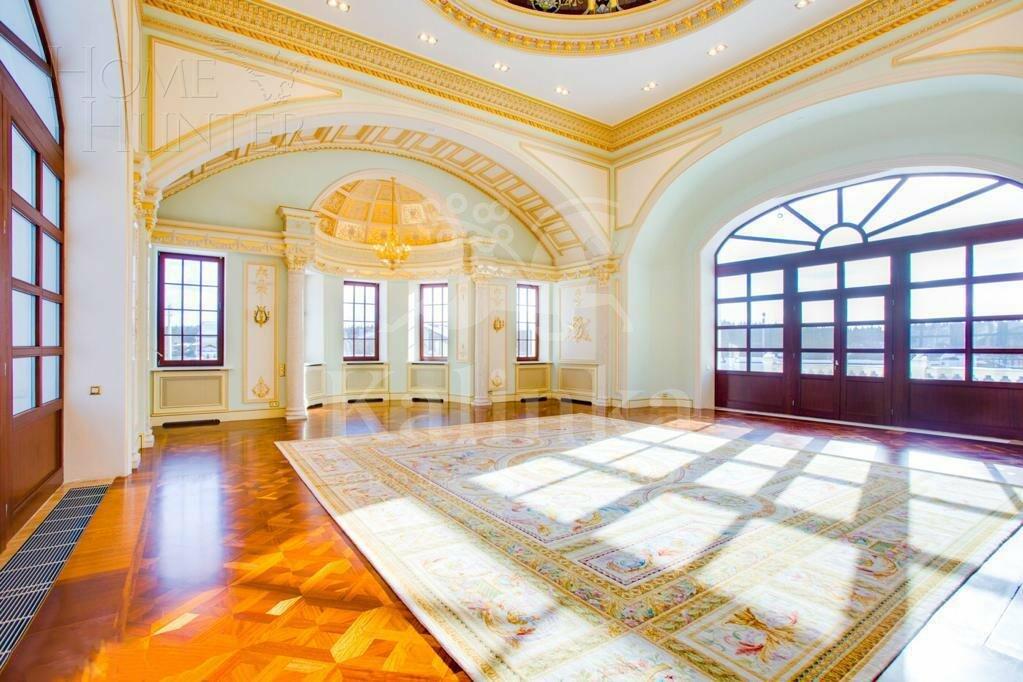 3-этажный коттедж 3 100 м² с отделкой