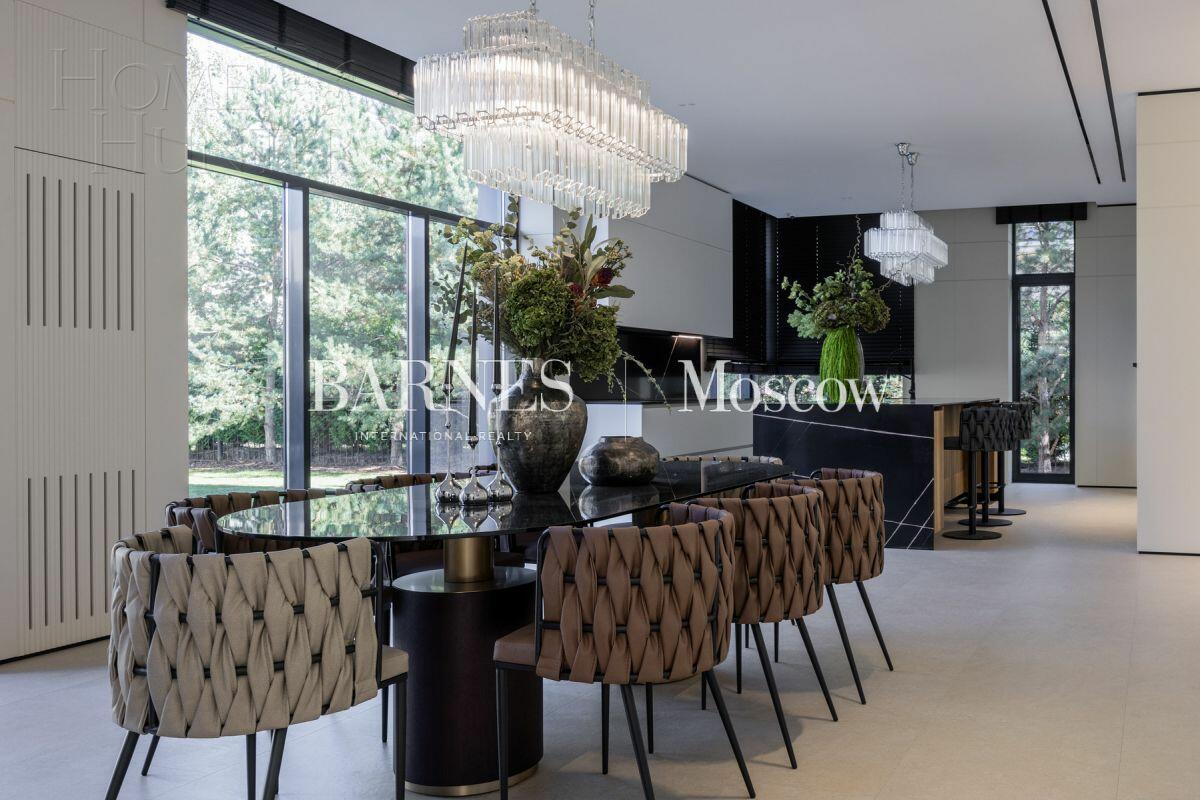 2-этажный коттедж 1 000 м² с отделкой