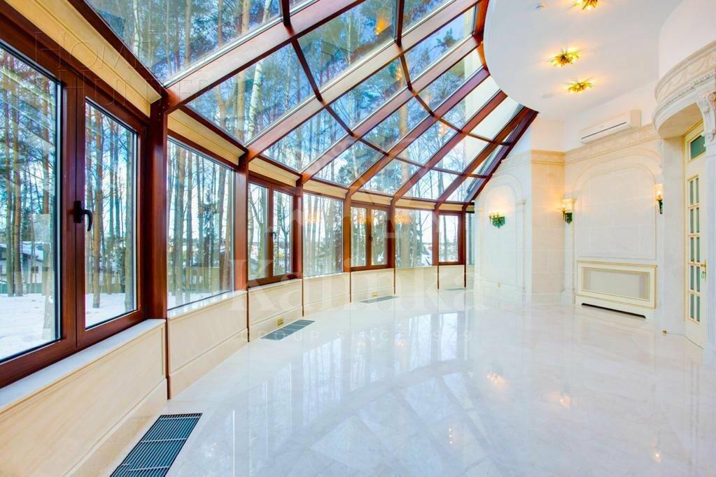 3-этажный коттедж 3 100 м² с отделкой