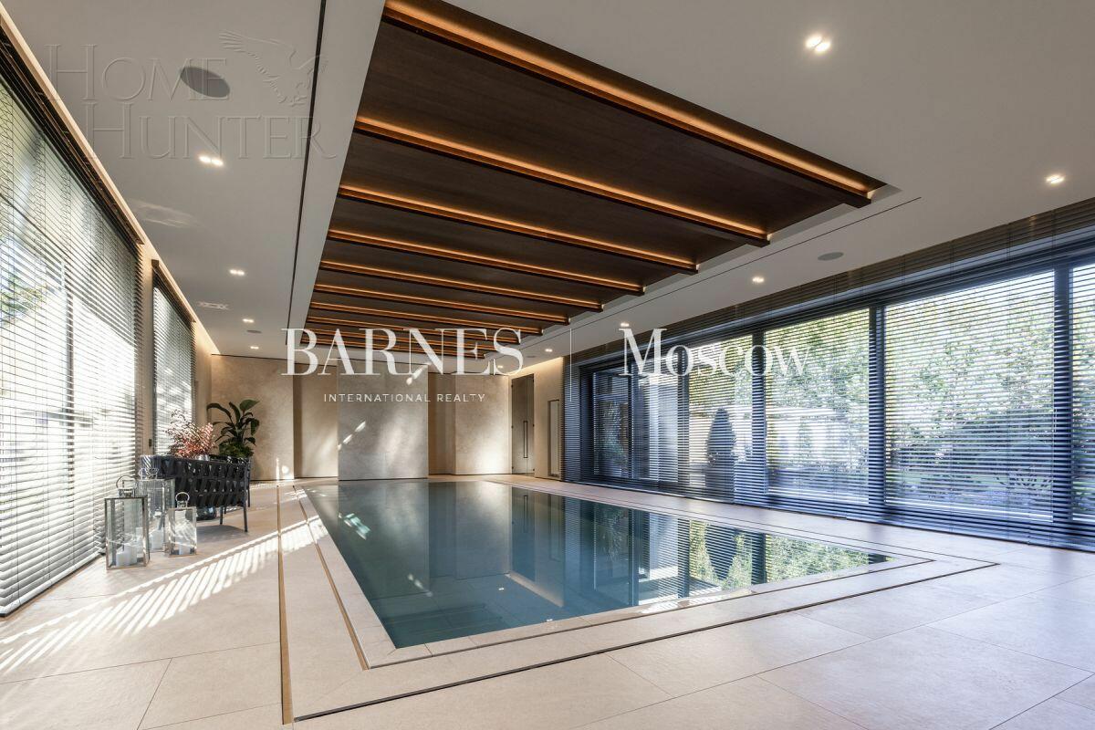 2-этажный коттедж 1 000 м² с отделкой