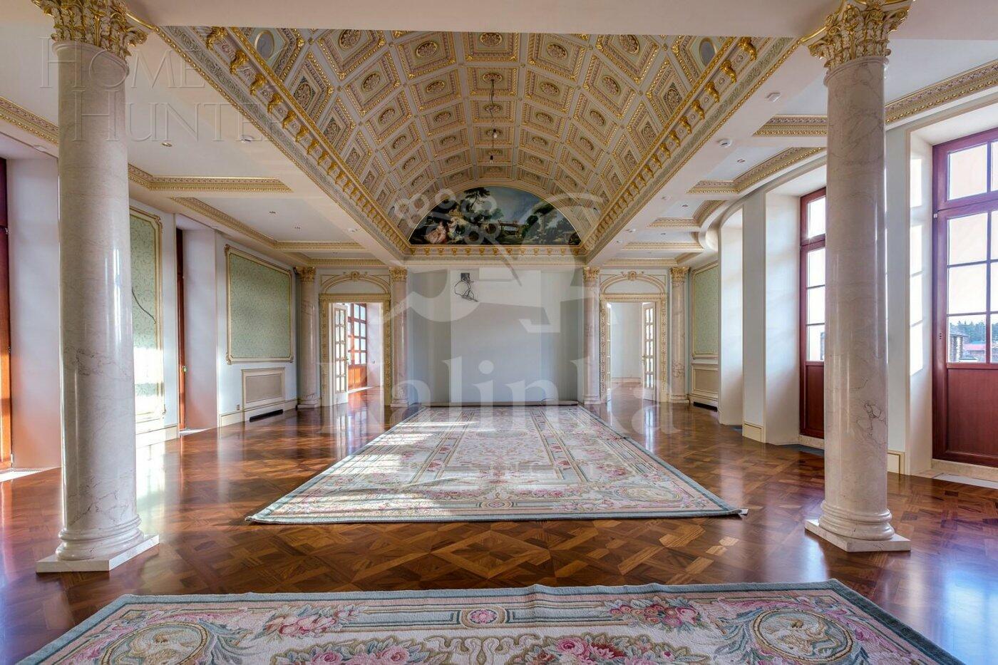 3-этажный коттедж 3 100 м² с отделкой