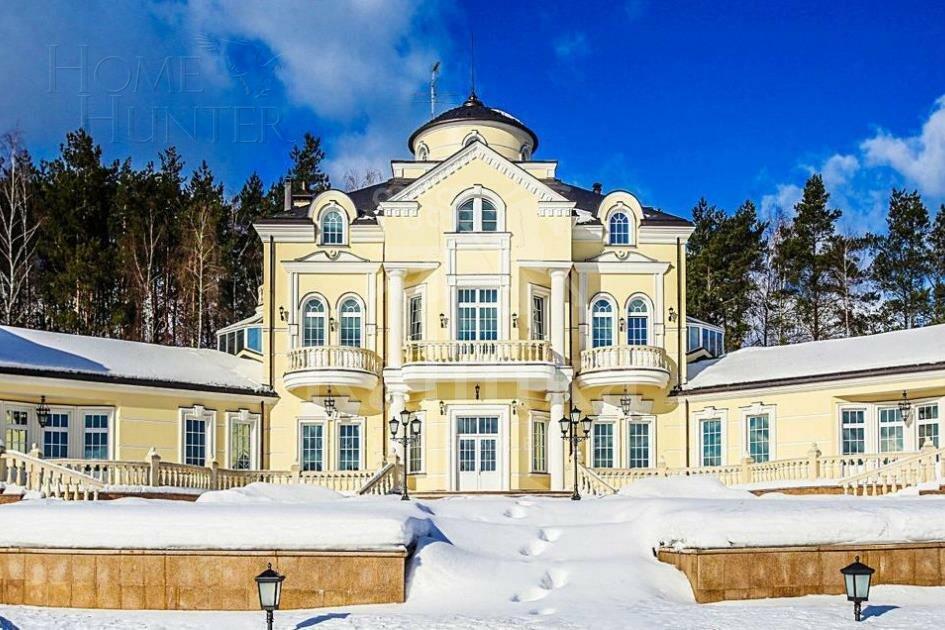 3-этажный коттедж 3 100 м² с отделкой