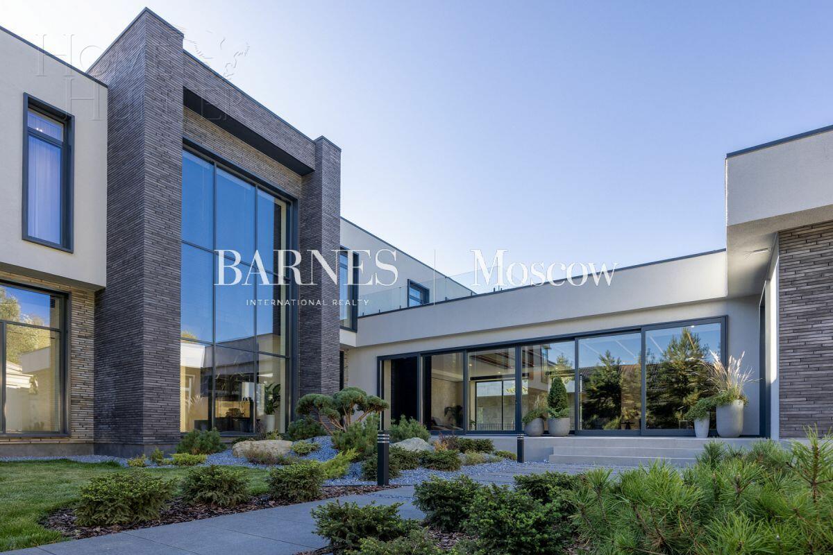 2-этажный коттедж 1 000 м² с отделкой